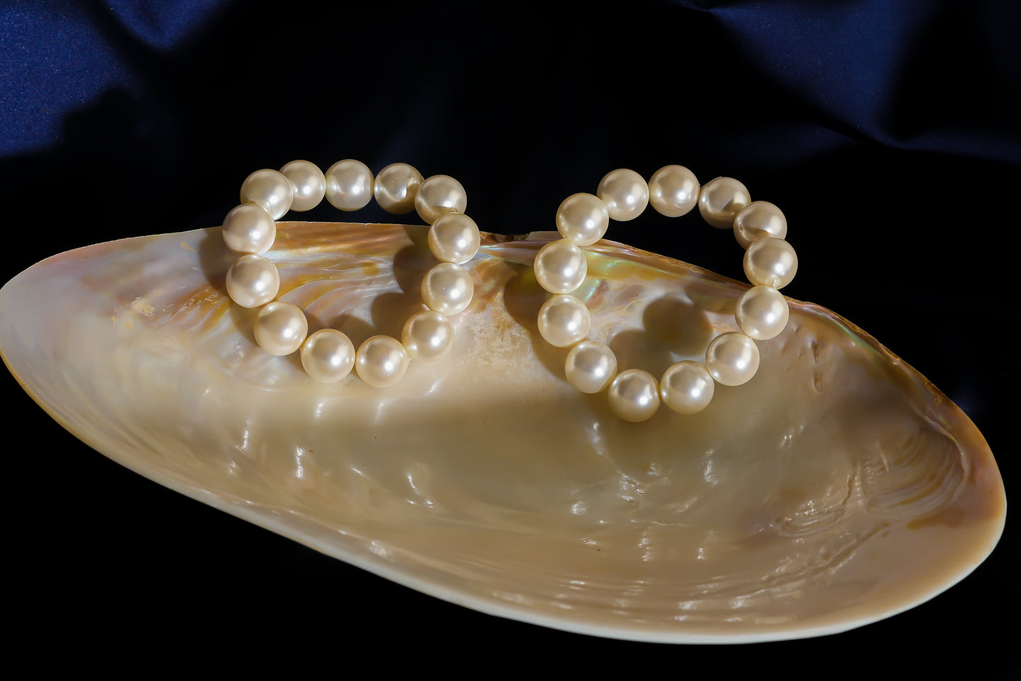 Bold Move Pearls Bracelet