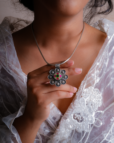 Silver Flower Kundan Pendant