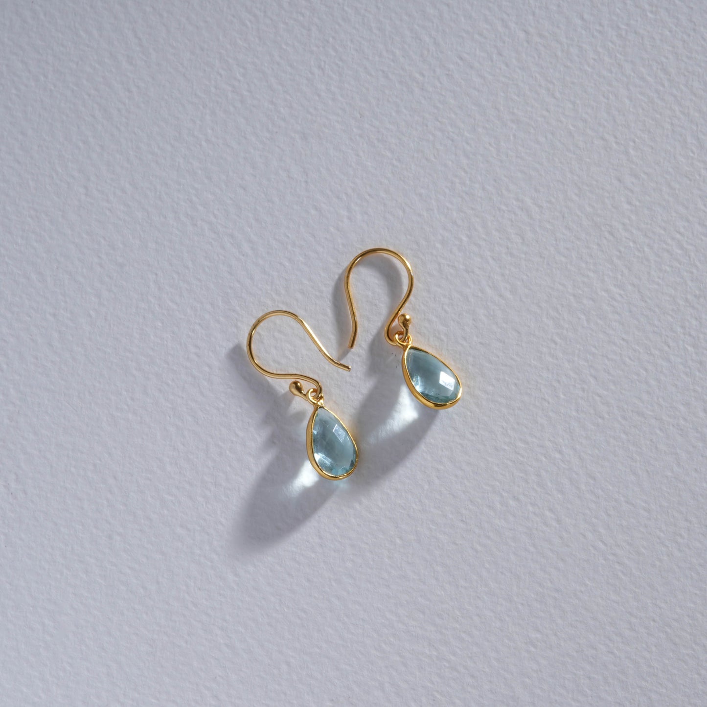 Minimal Aquamarine Pendant Set