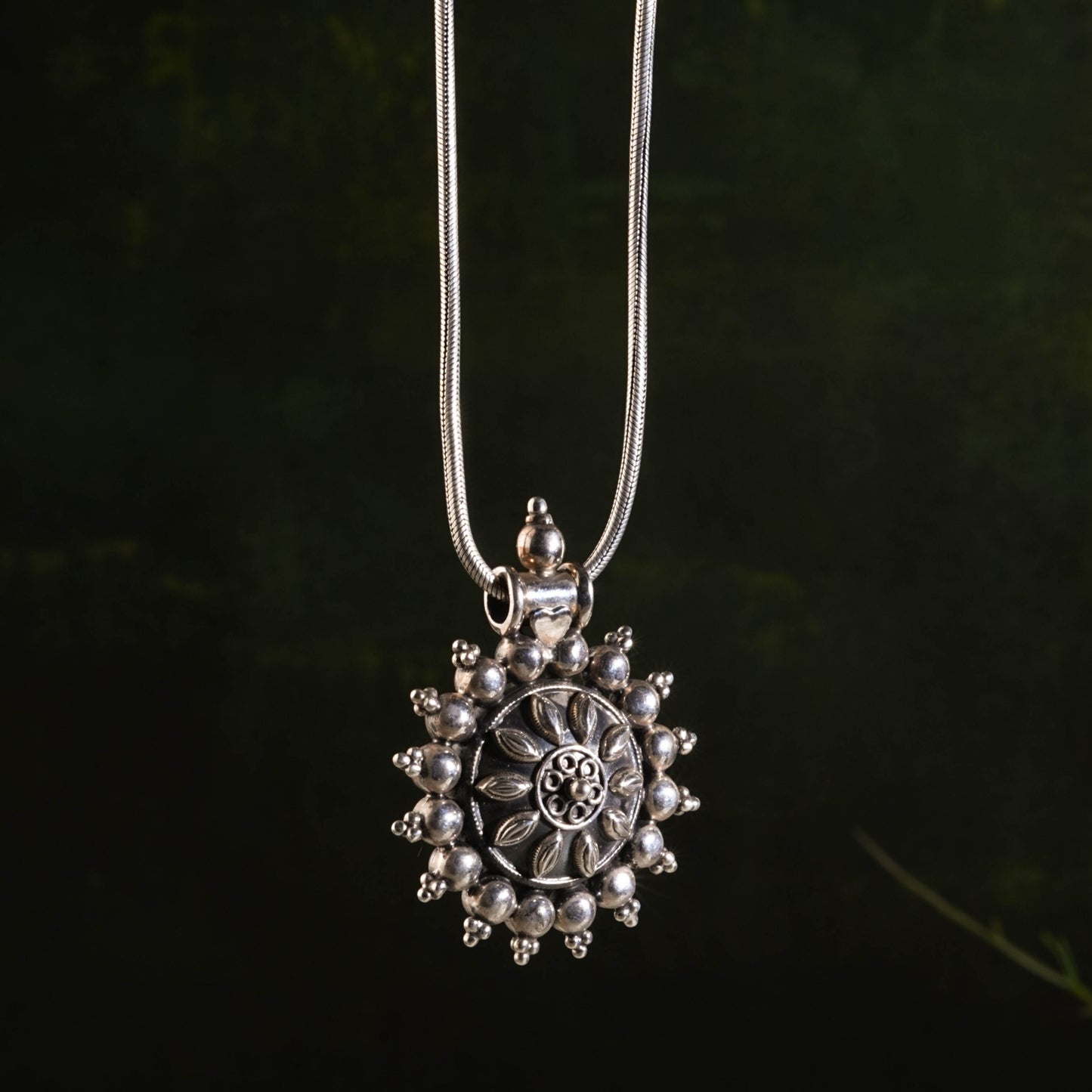 Exclusif Silver Flower Pendant