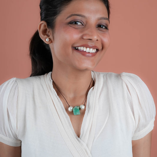 Green Jade And Pearls Leather Necklace