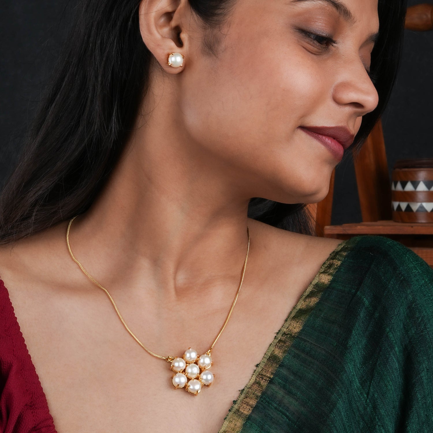 Sets Pearl in Gold-Plated Brass