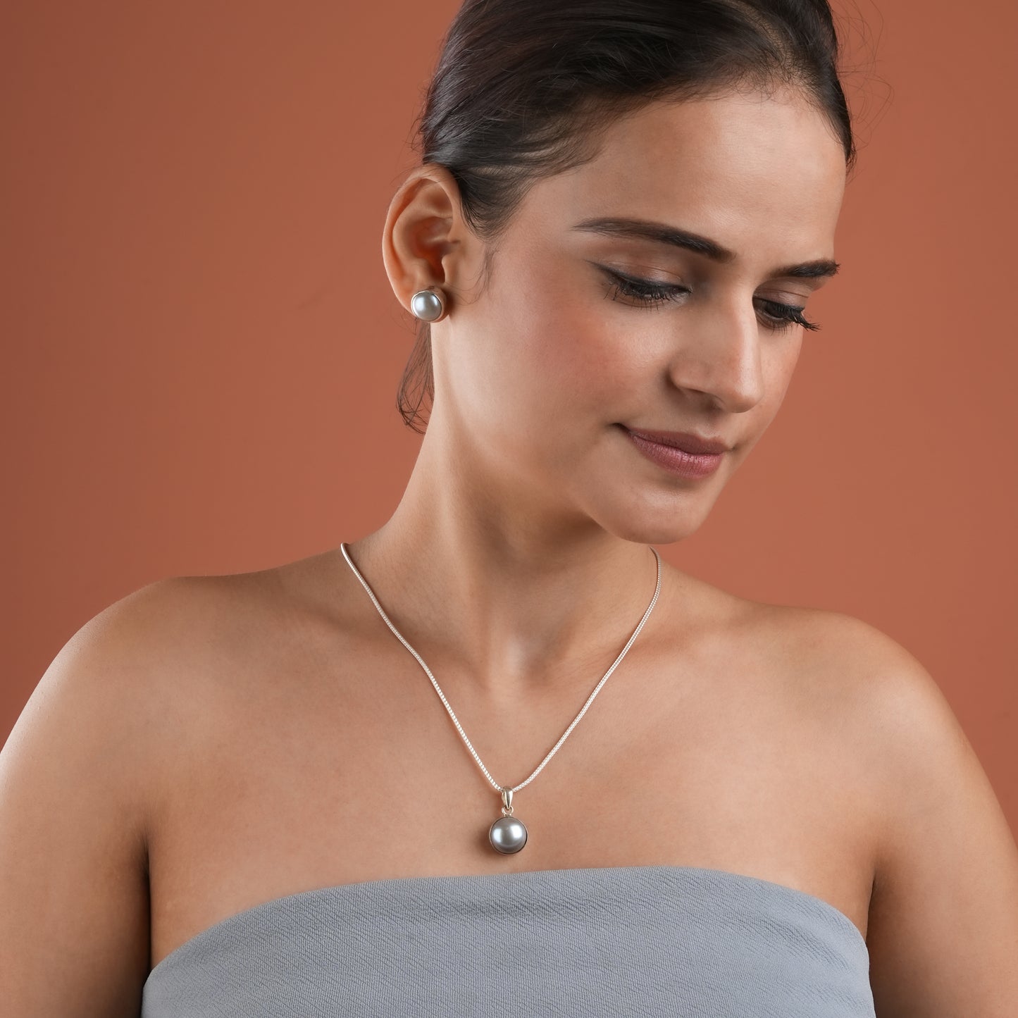 Midnight Pearls Pendant Set (Without chain)