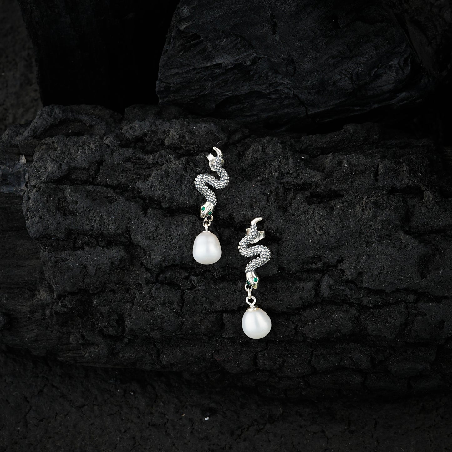 Naag Mani Silver Pearl Earrings
