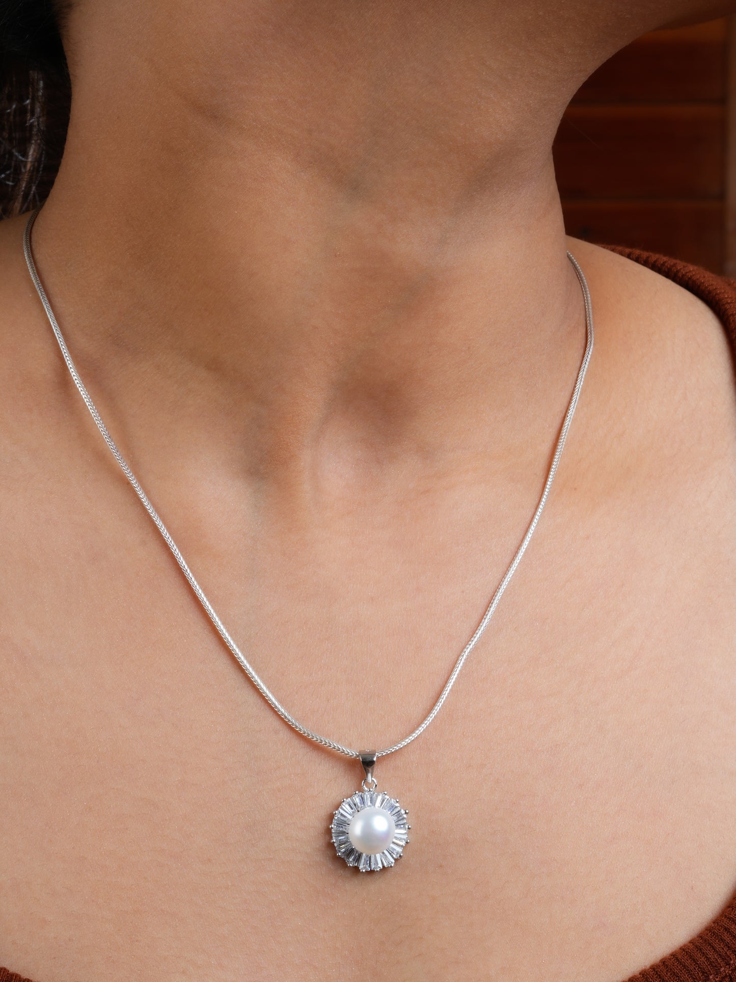 Aura Pearl Pendant Set with Chain