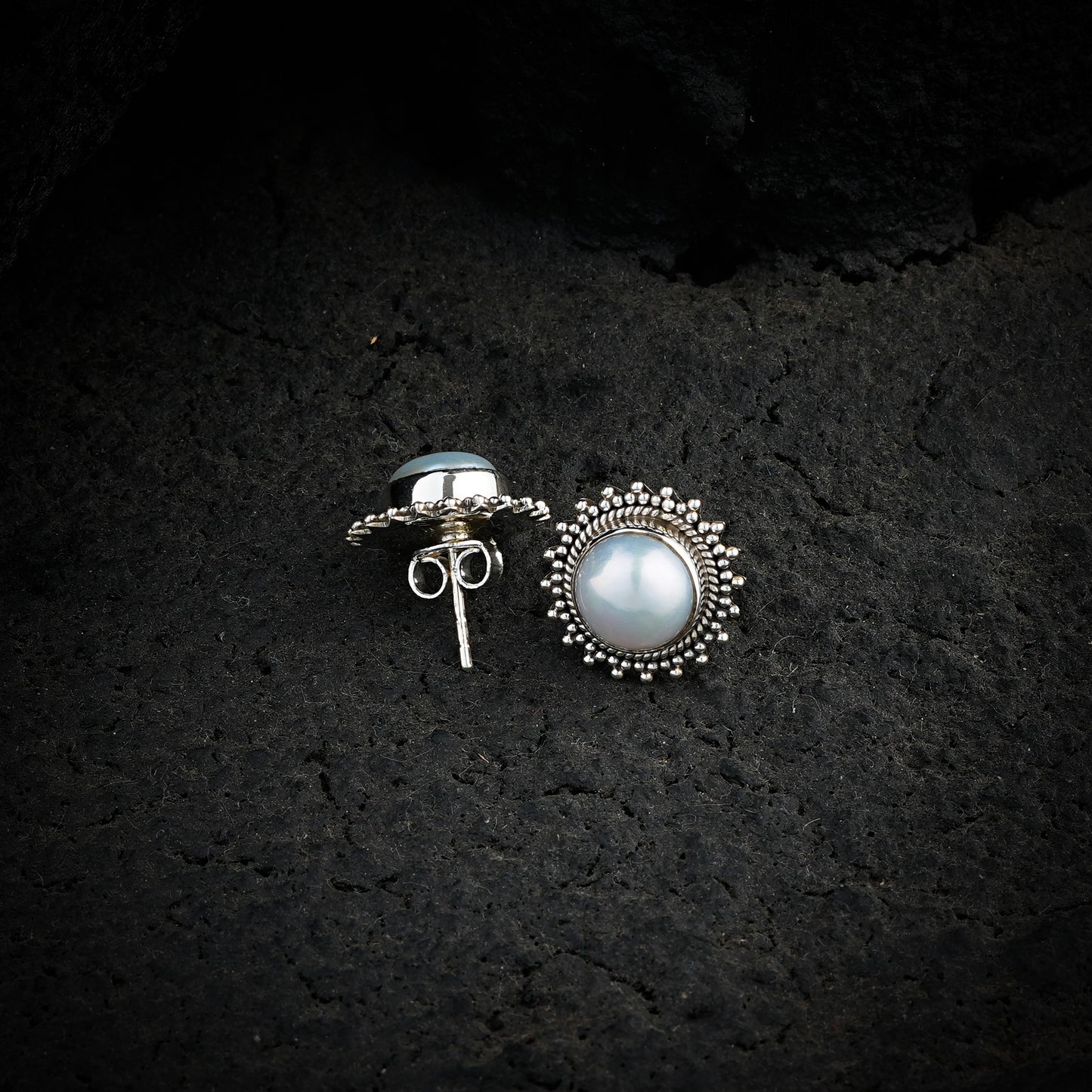 Hedera Pearl Studs