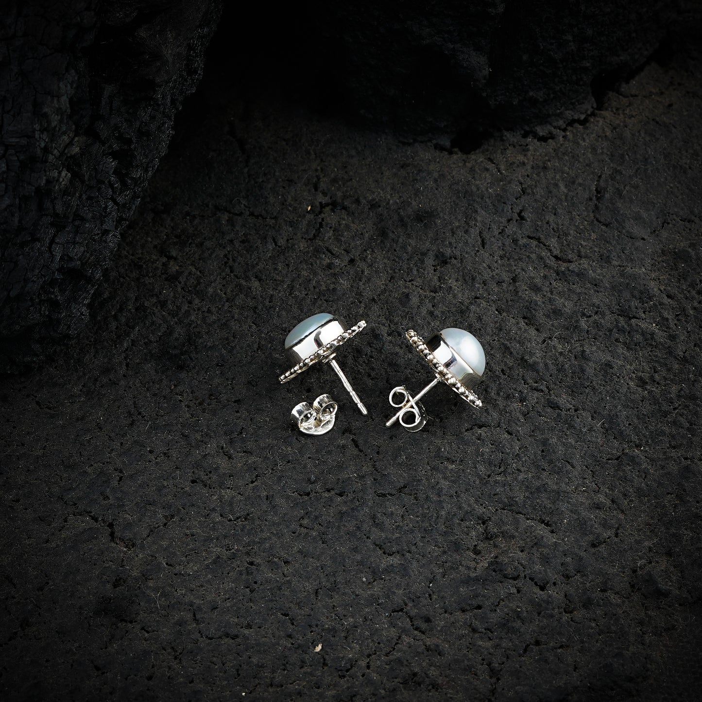 Hedera Pearl Studs