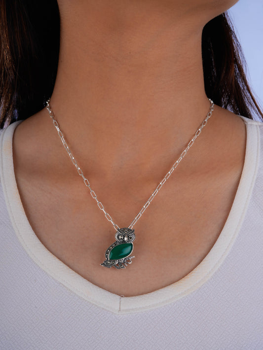 Vintage Verdant Wisdom: Green Onyx Owl Brooch Cum Pendant