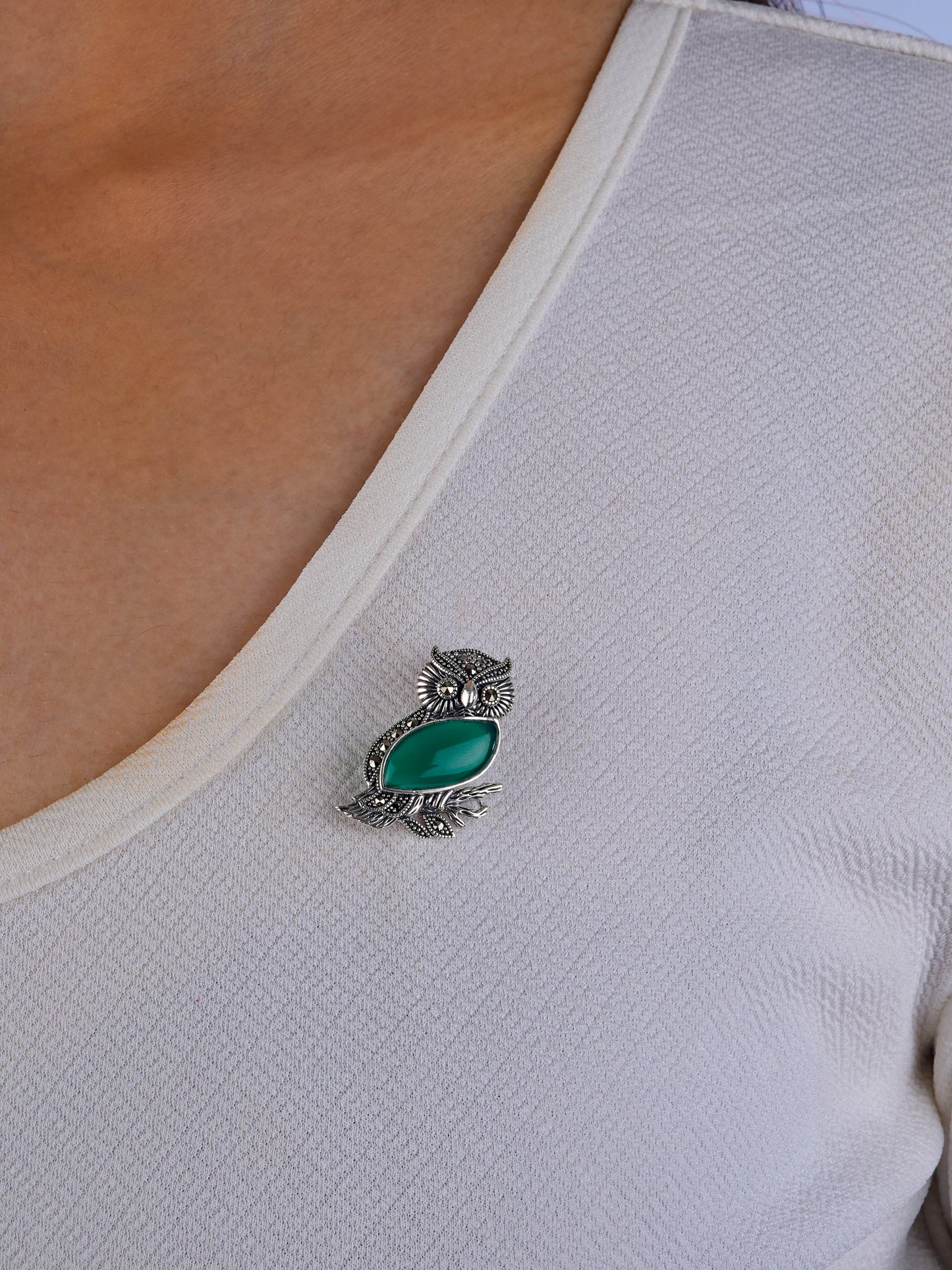 Vintage Verdant Wisdom: Green Onyx Owl Brooch Cum Pendant