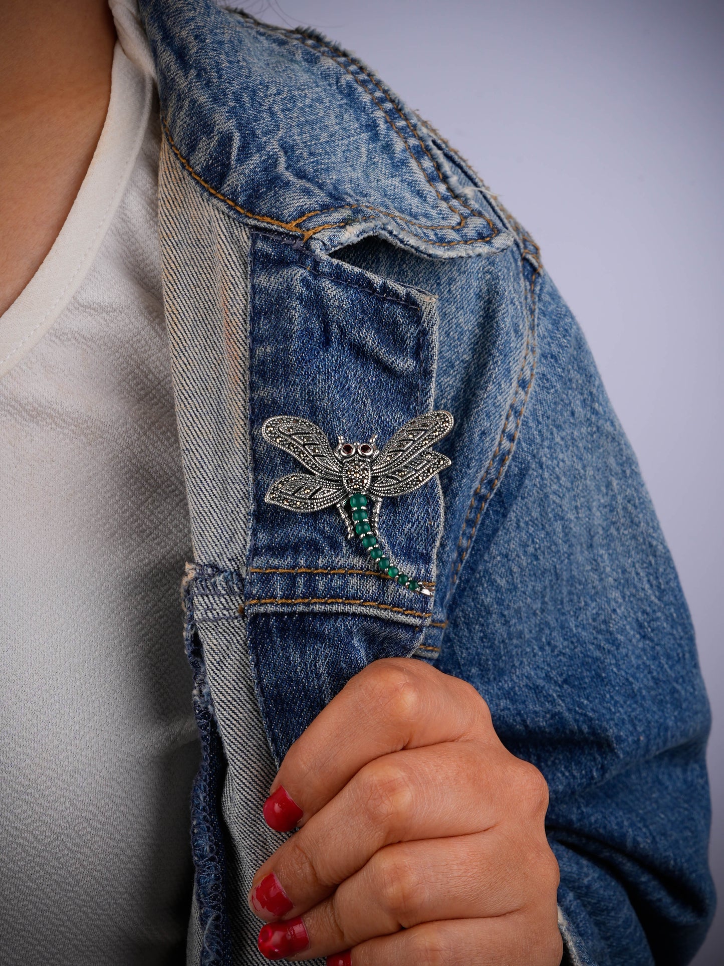 Emerald Elegance: Dragonfly Brooch Cum Pendant