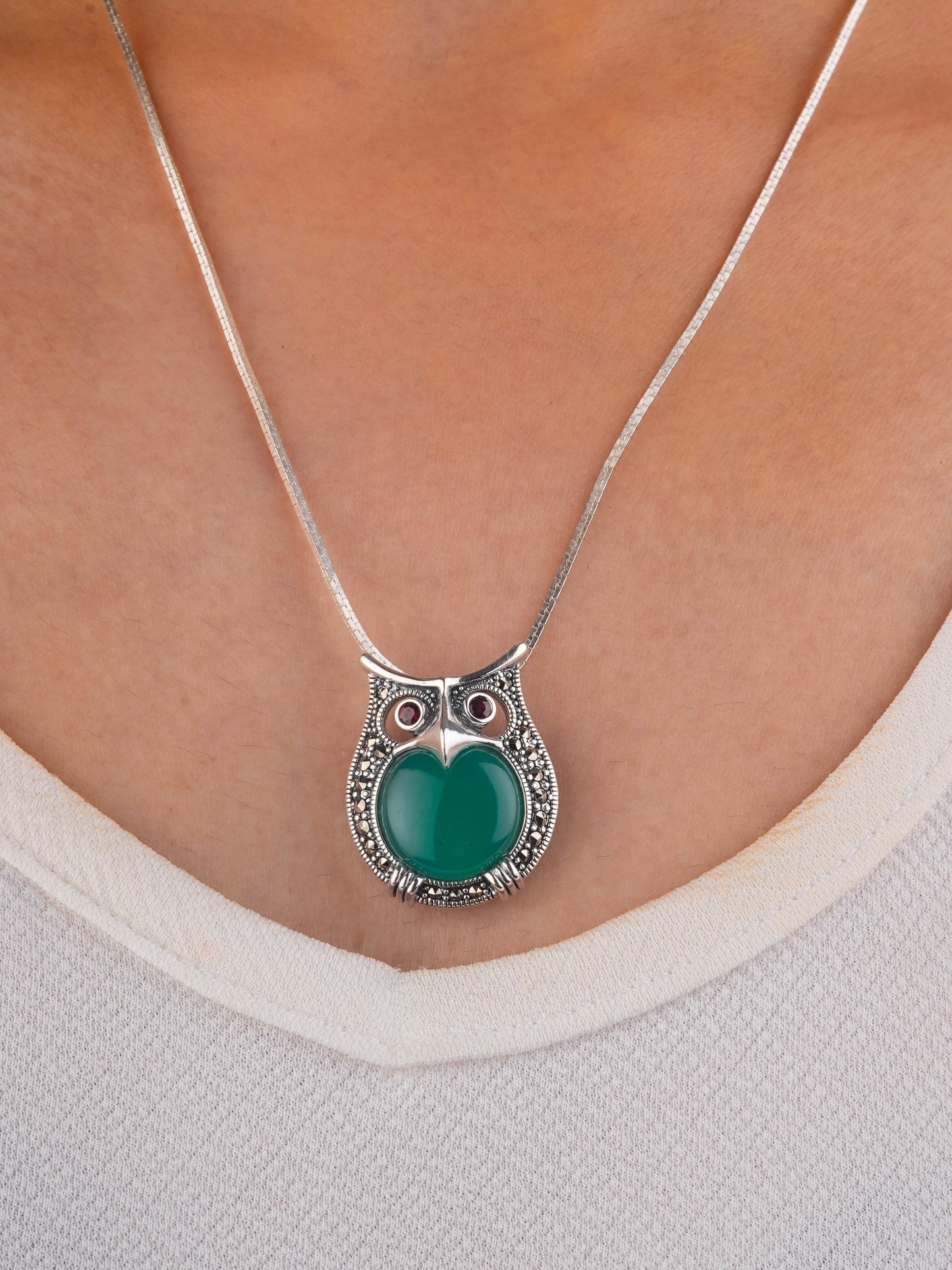 Vintage Elegance: Mystic Green Onyx Owl Pendant
