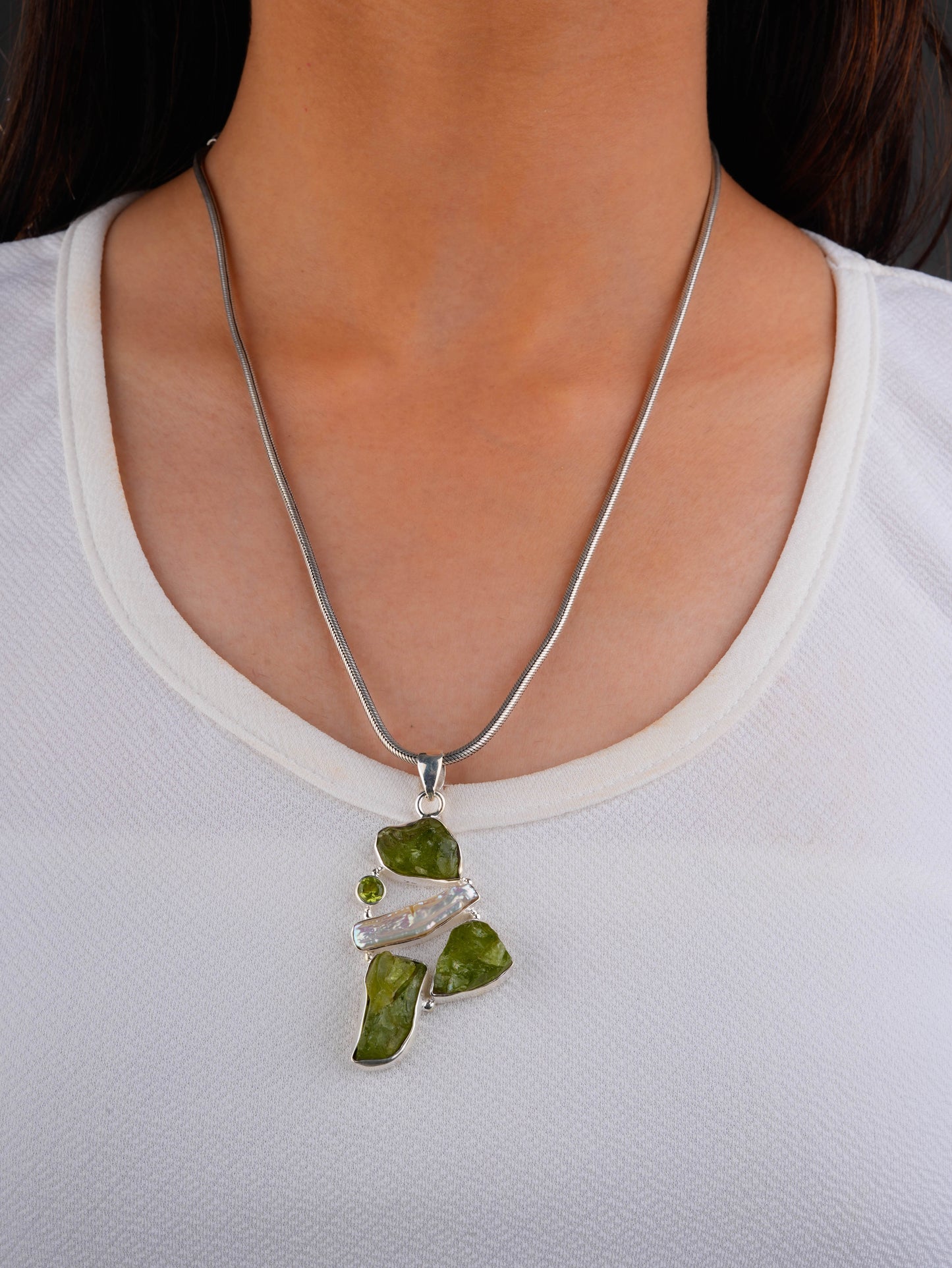 Elegant Silver Pendant with Peridot Stone