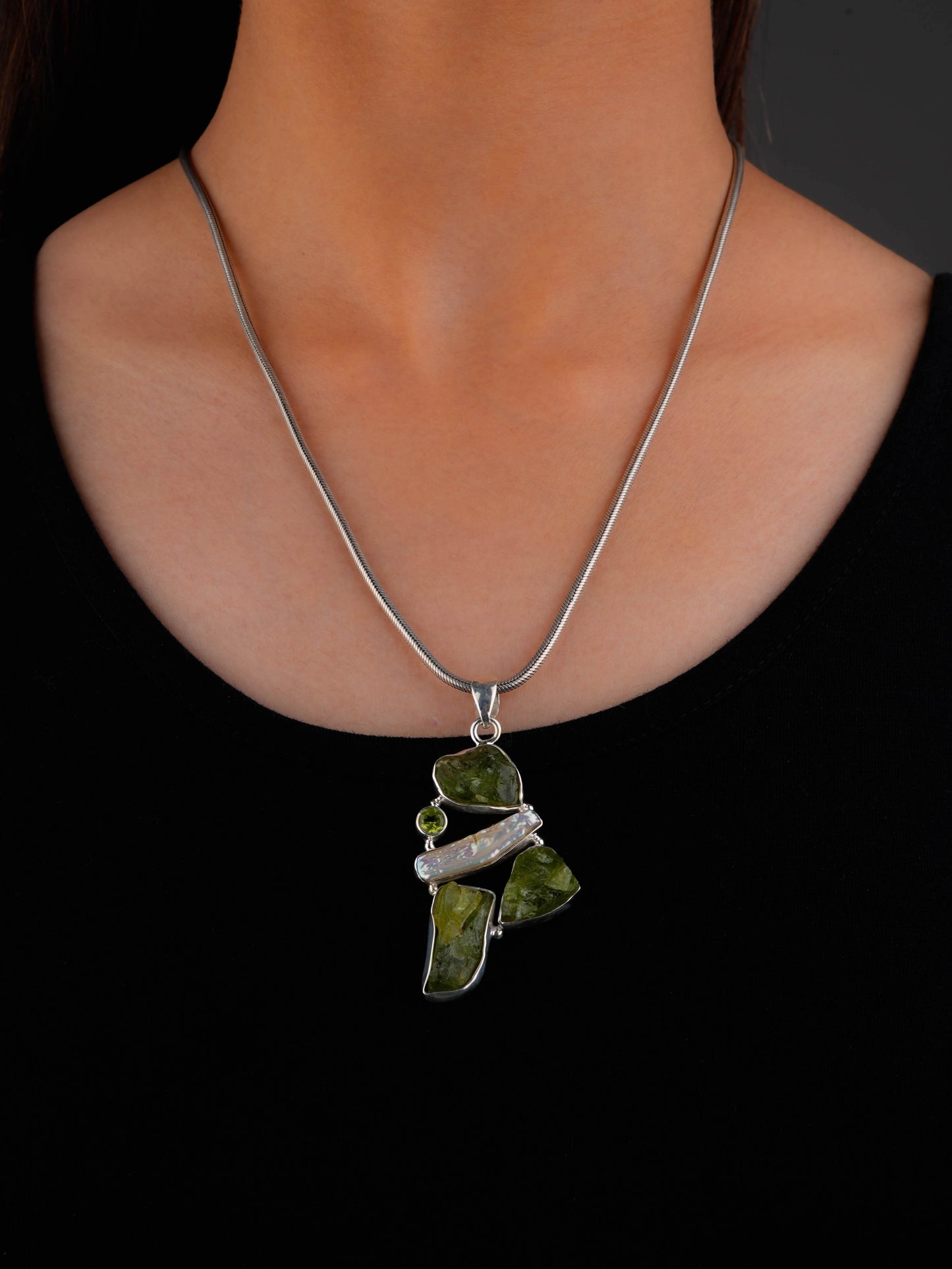 Elegant Silver Pendant with Peridot Stone
