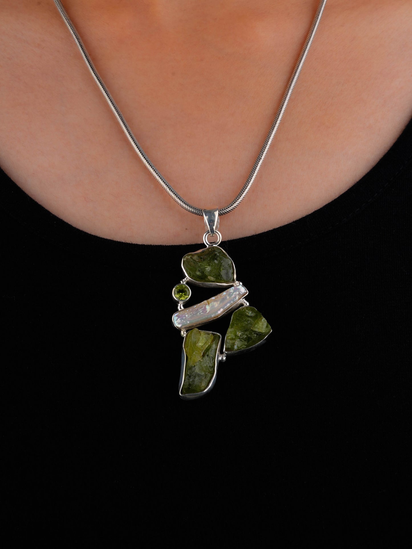 Elegant Silver Pendant with Peridot Stone