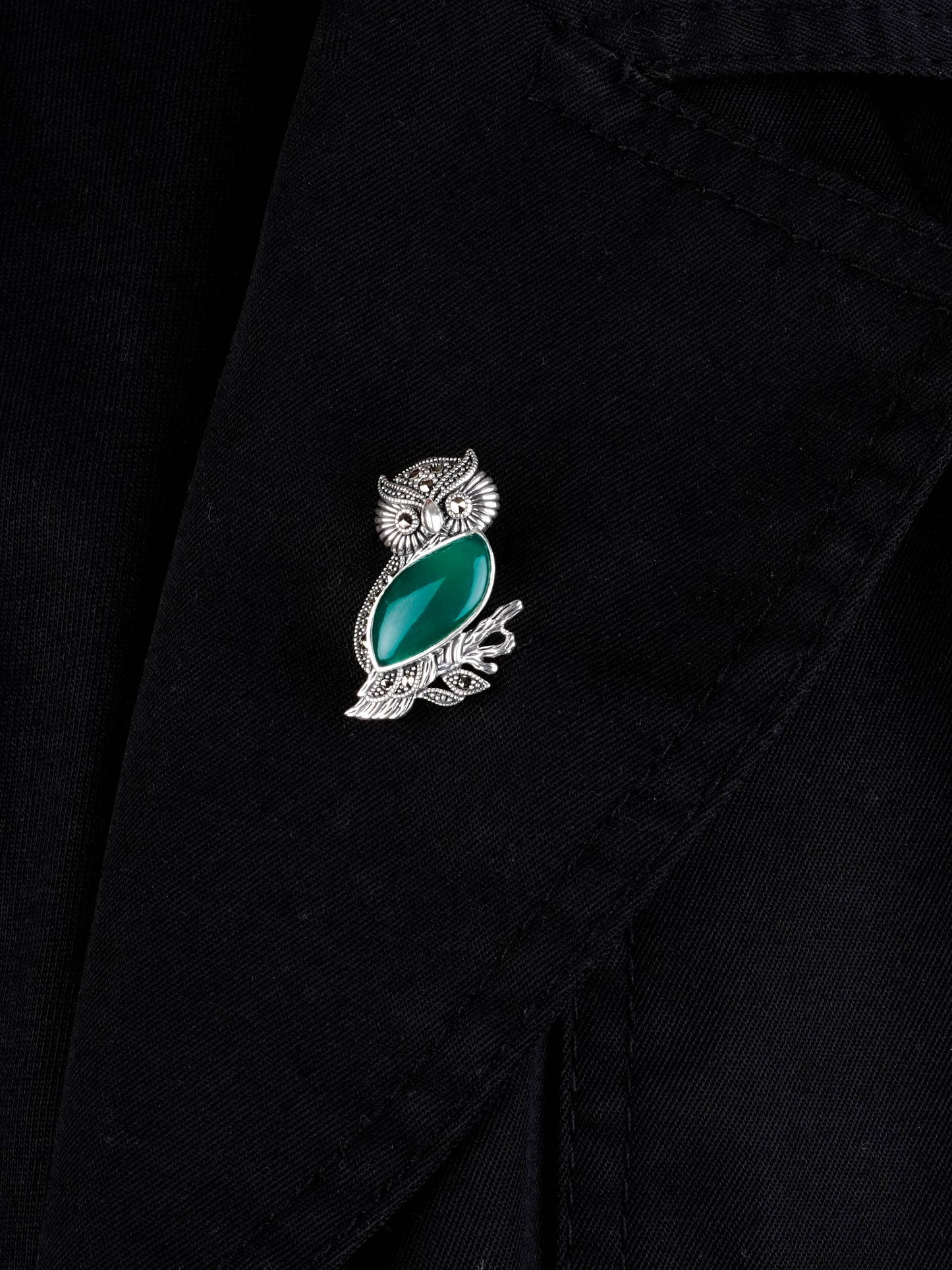 Vintage Verdant Wisdom: Green Onyx Owl Brooch Cum Pendant
