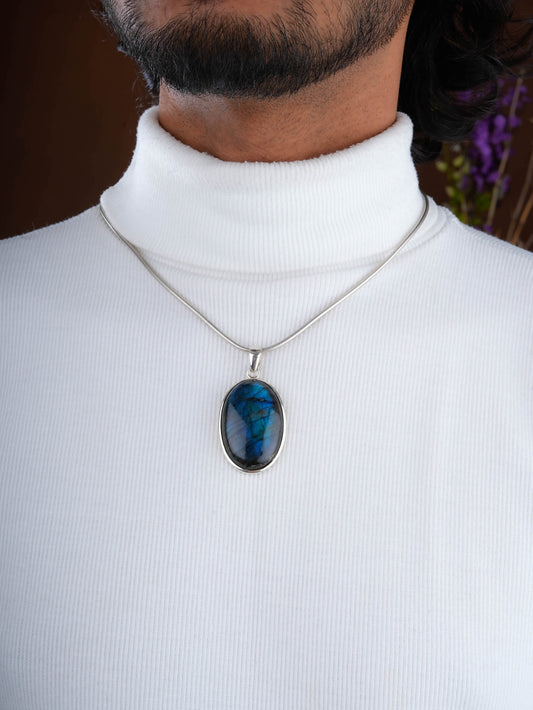 Premium Labradorite Silver Oval Pendant