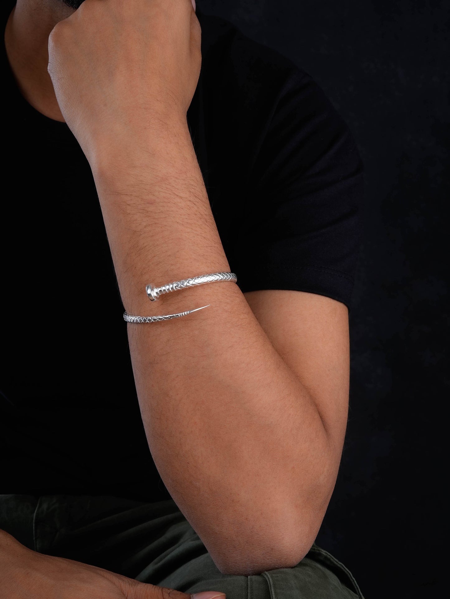 Bent Screw Men Kada