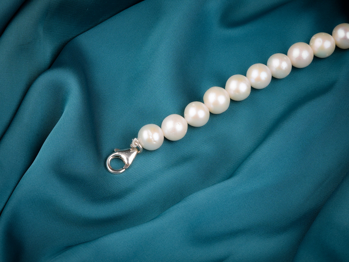 Timeless Fresh Water Graduated Pearl Chain