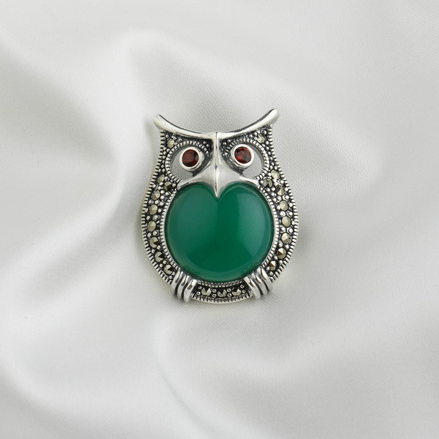 Vintage Elegance: Mystic Green Onyx Owl Pendant
