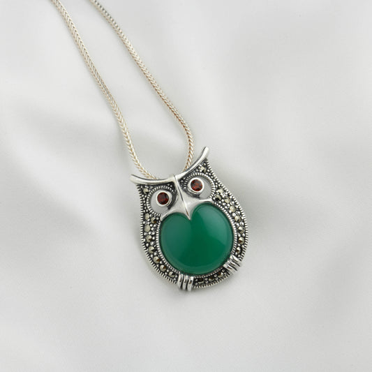 Vintage Elegance: Mystic Green Onyx Owl Pendant