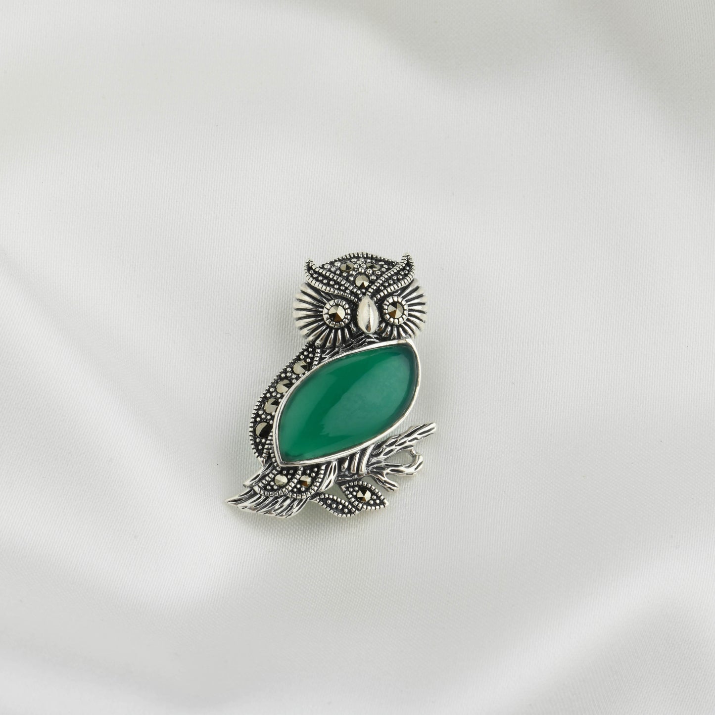 Vintage Verdant Wisdom: Green Onyx Owl Brooch Cum Pendant