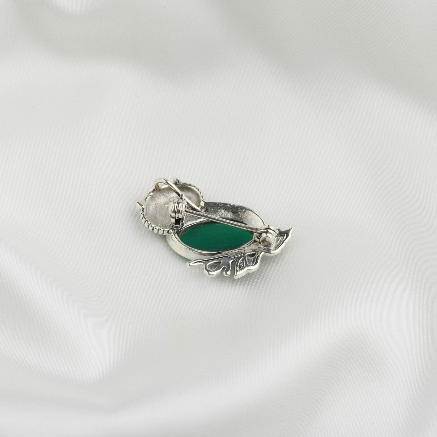 Vintage Verdant Wisdom: Green Onyx Owl Brooch Cum Pendant