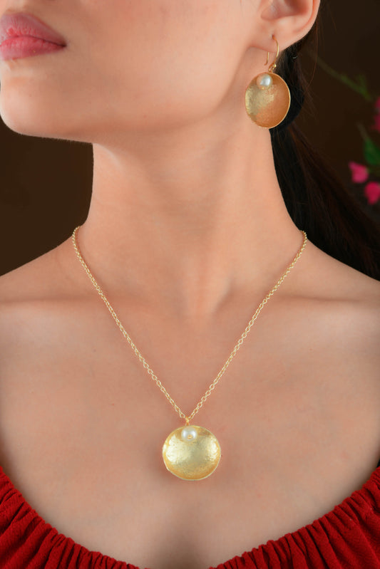 Pearl In Oyster Necklace Set