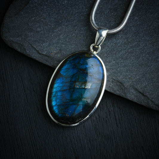 Premium Labradorite Silver Oval Pendant