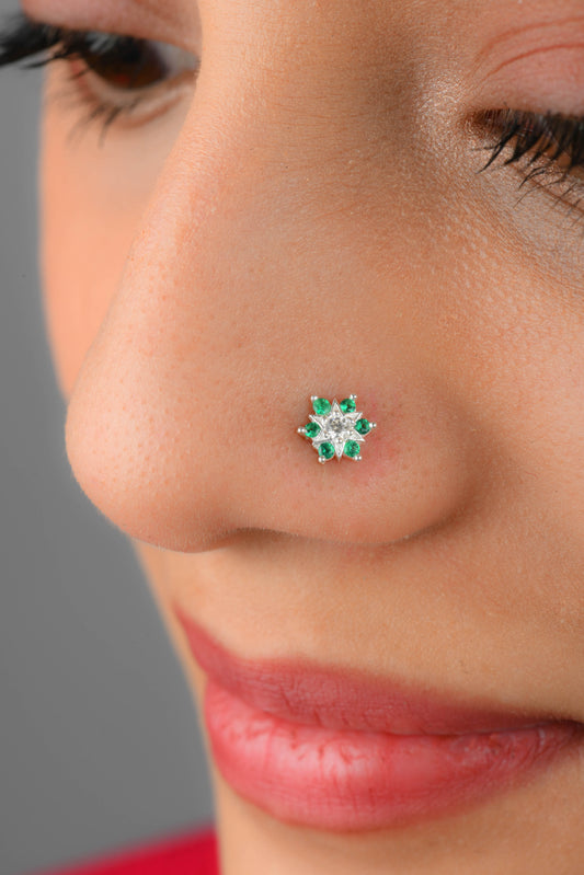Emerald Shimmering Star Silver Nose Pin