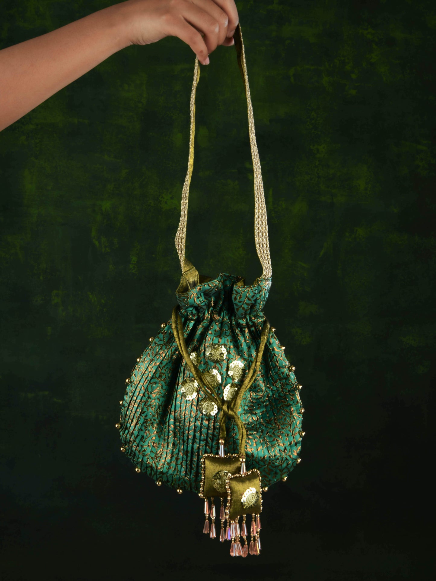 Sundar Shabnam Green Sequinned Potli