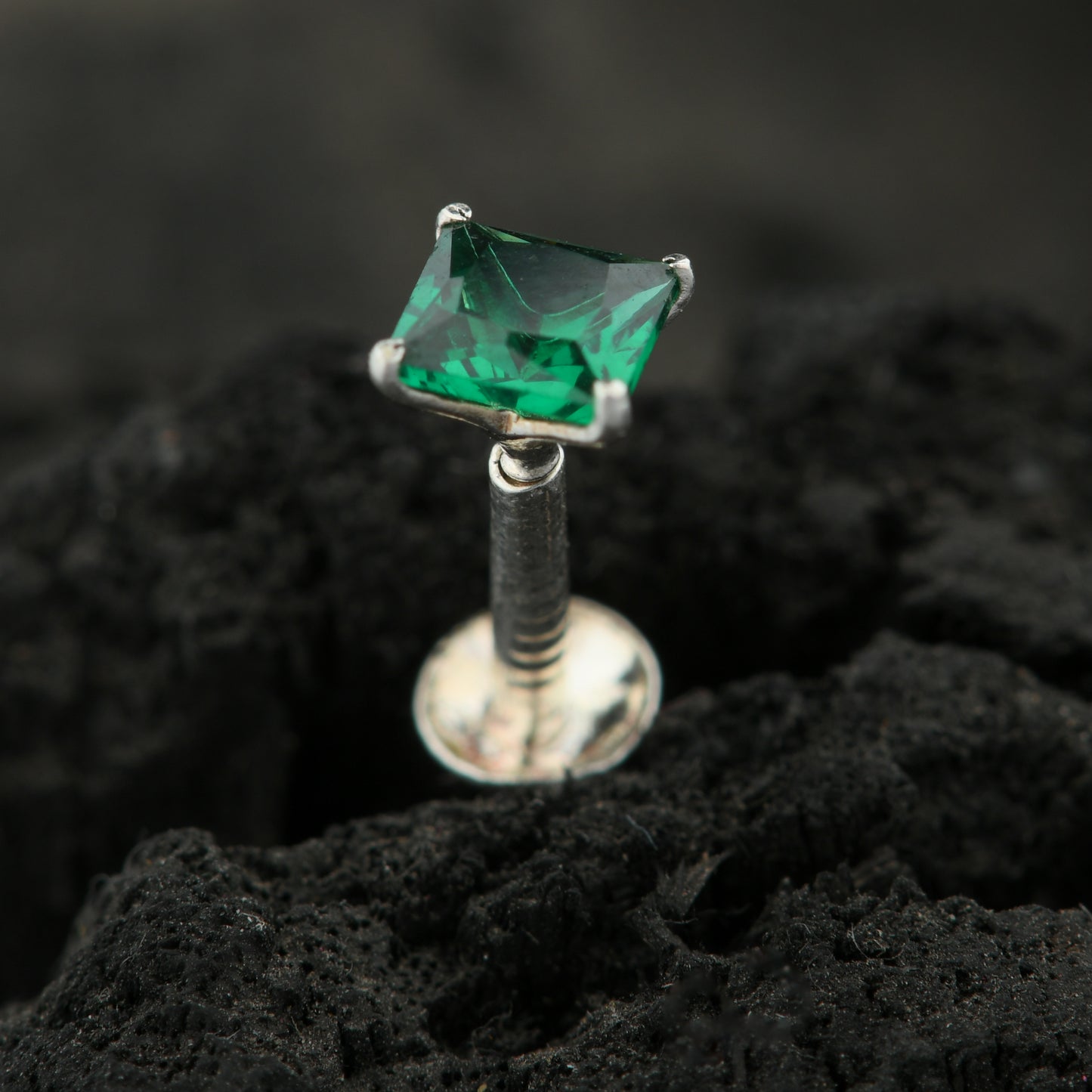 Emerald Green Square Silver Nose Pin(Screw Type)