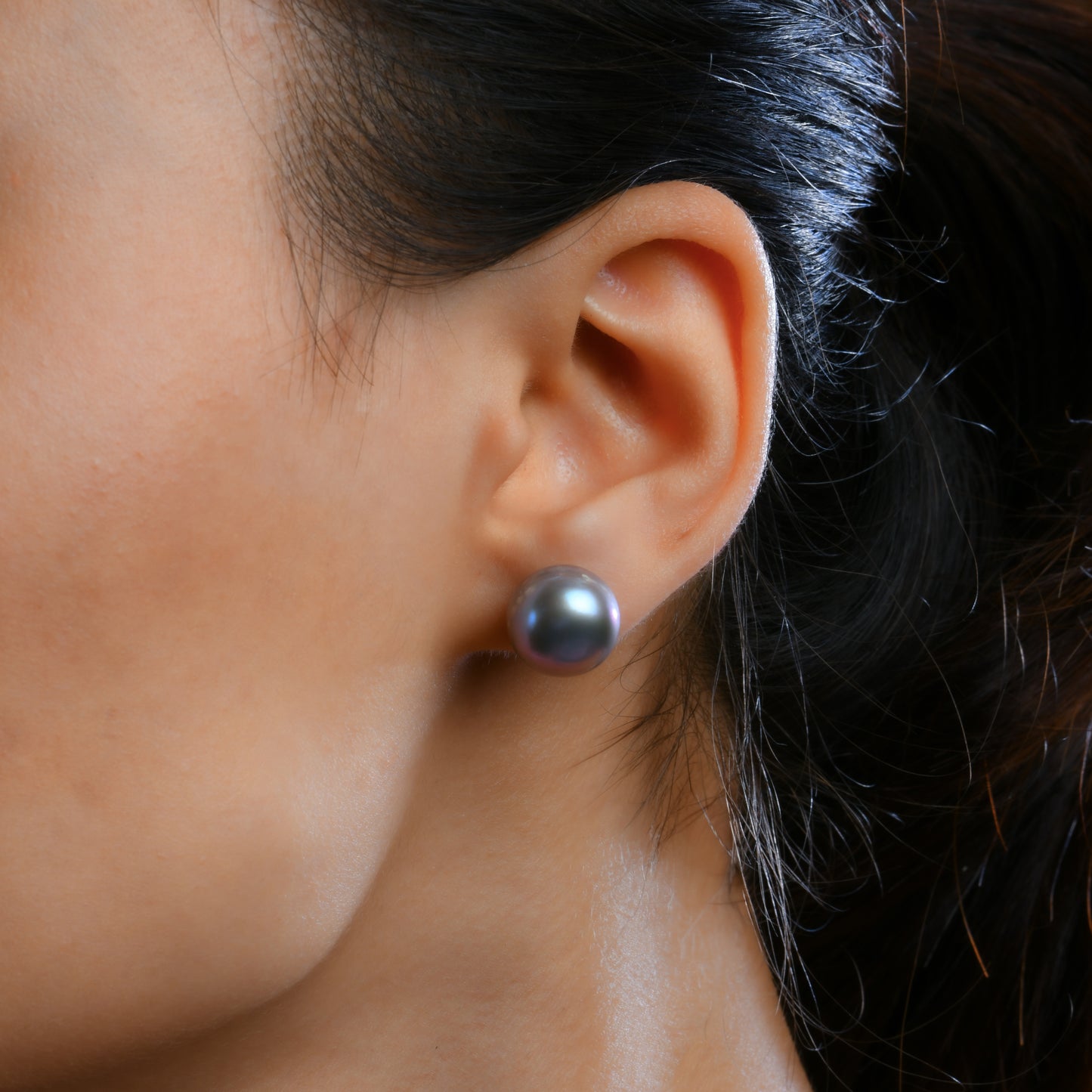 Ash Grey Pearl Stud (12 mm)