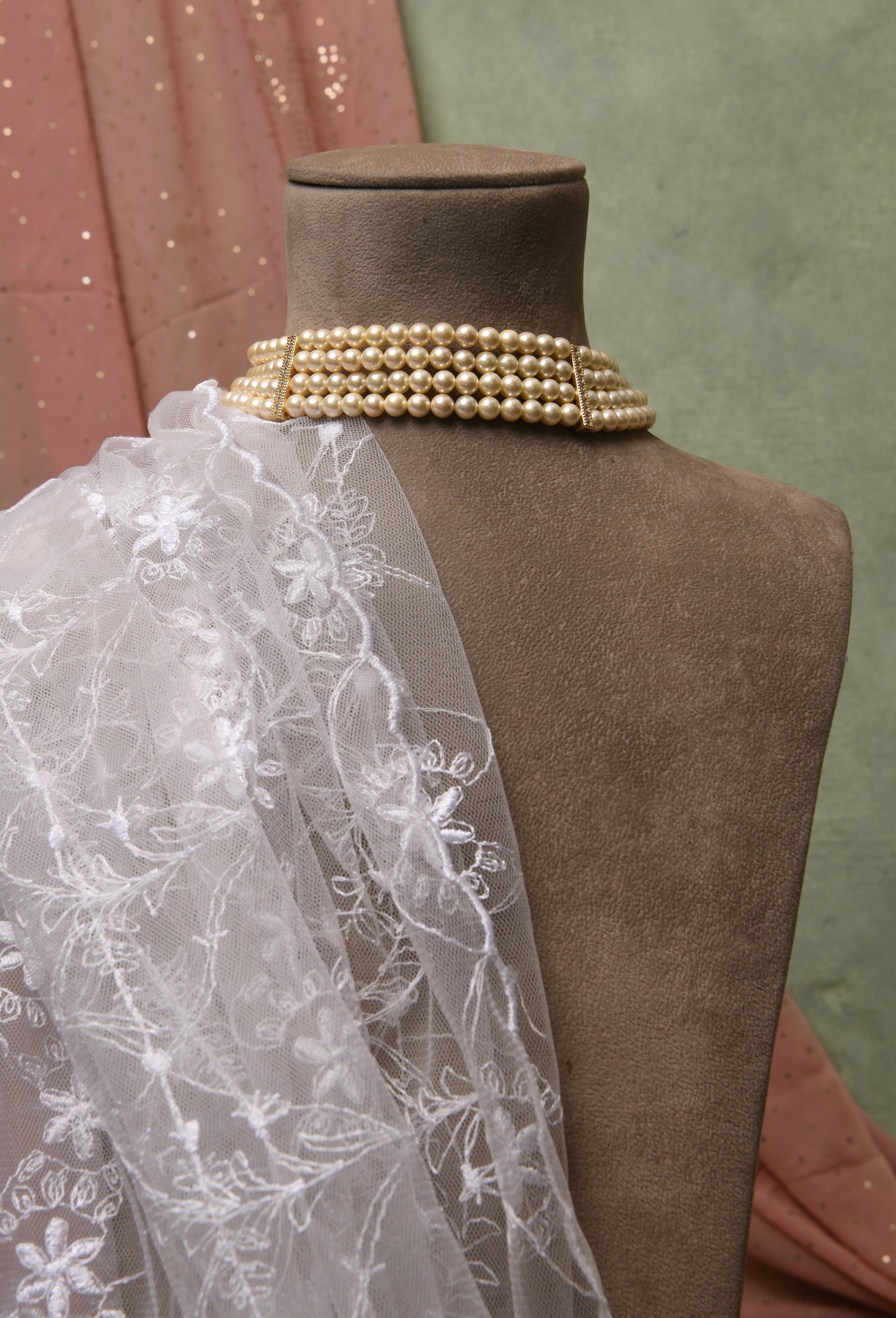 Beautiful World Pearl Choker