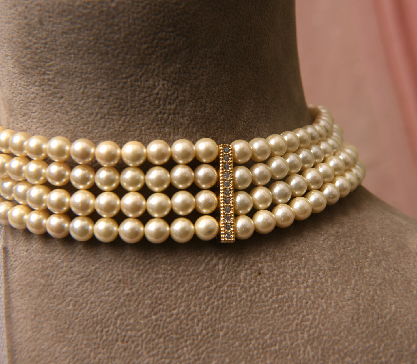 Beautiful World Pearl Choker