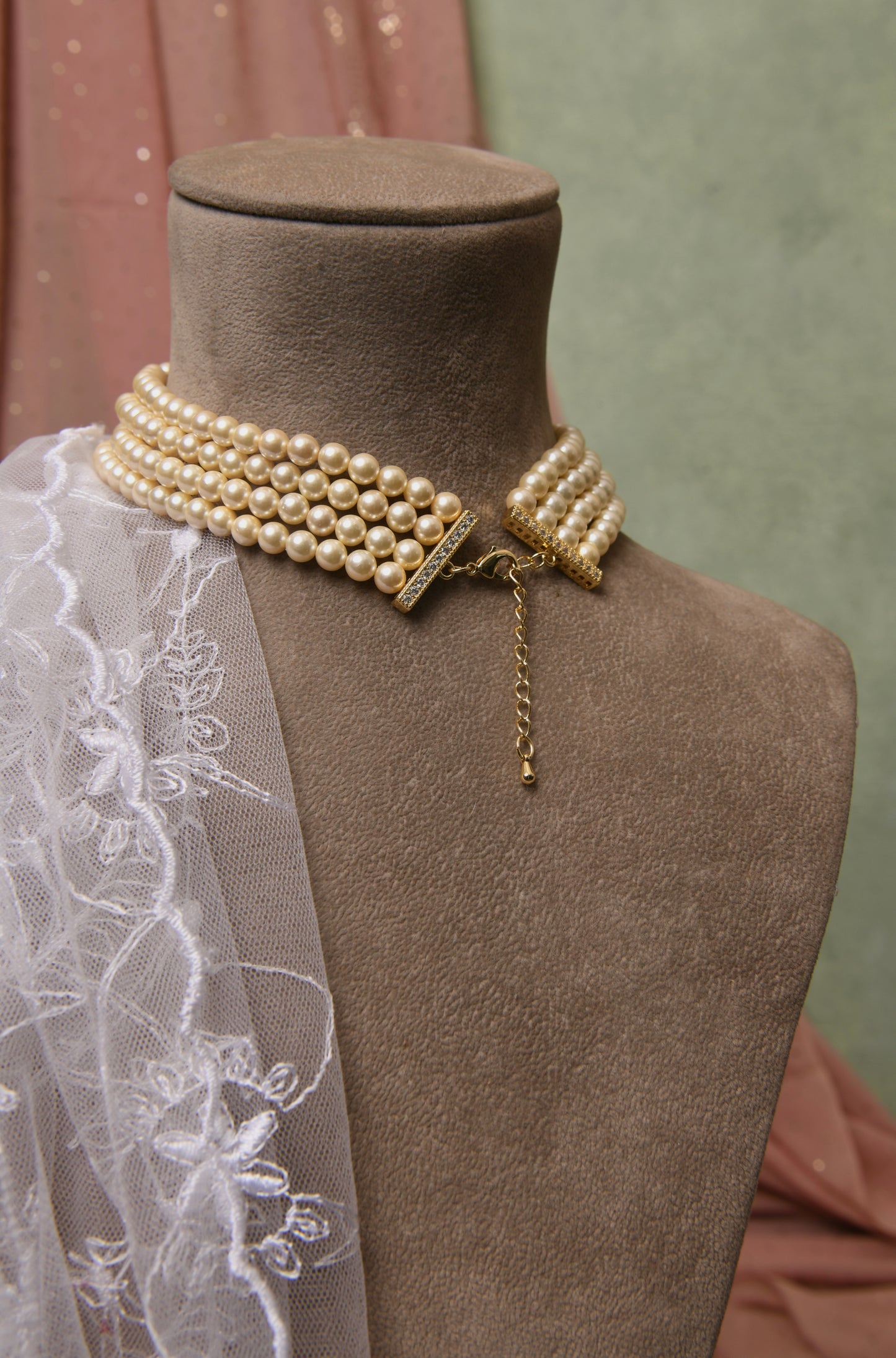 Beautiful World Pearl Choker
