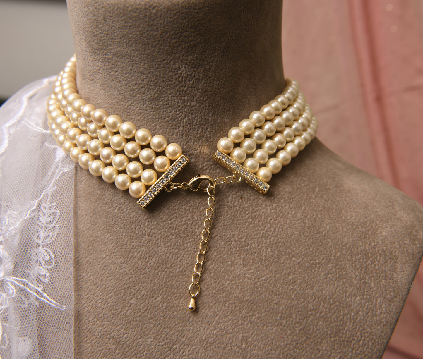 Beautiful World Pearl Choker