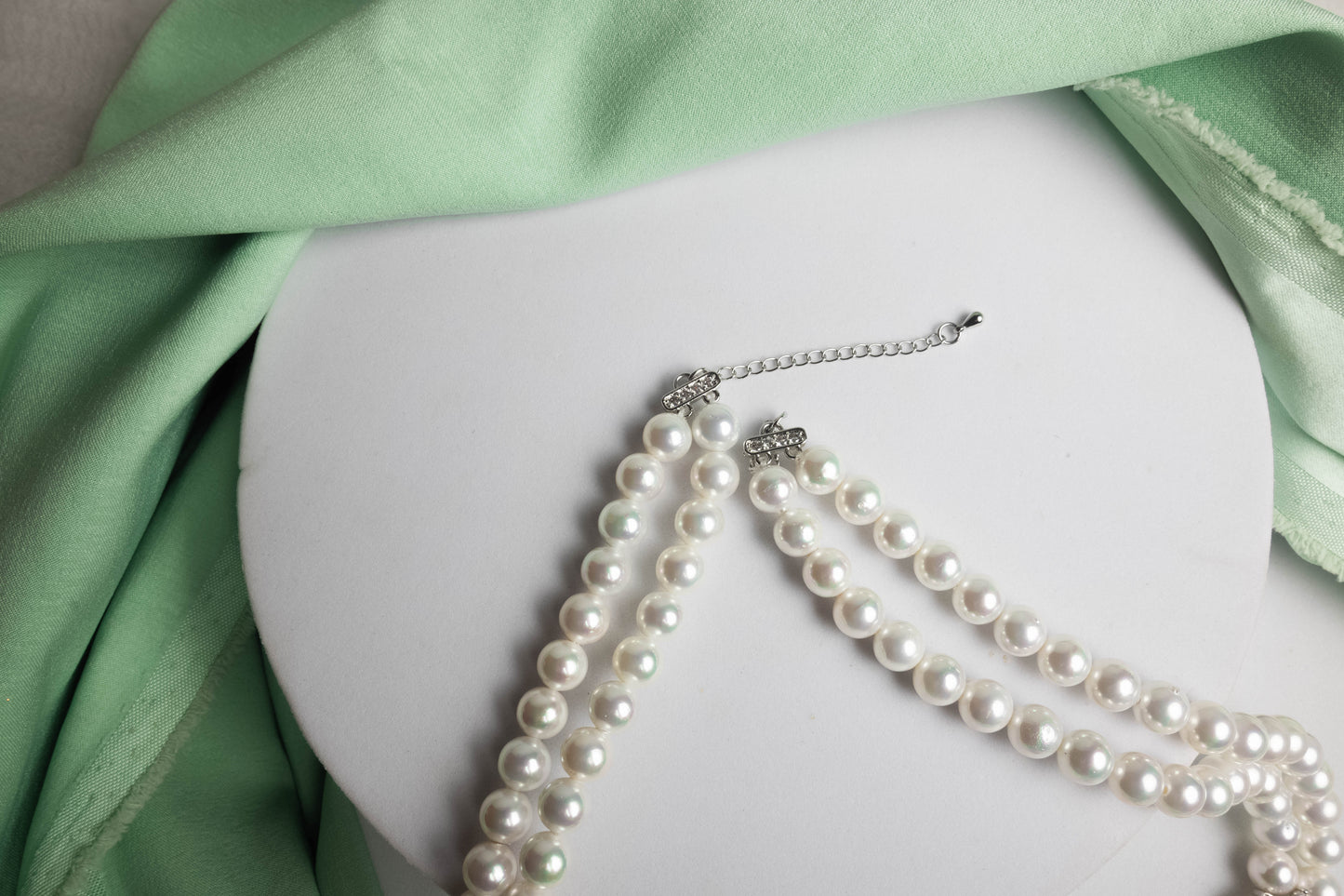 Opulent Lavender Pendant Pearls Necklace