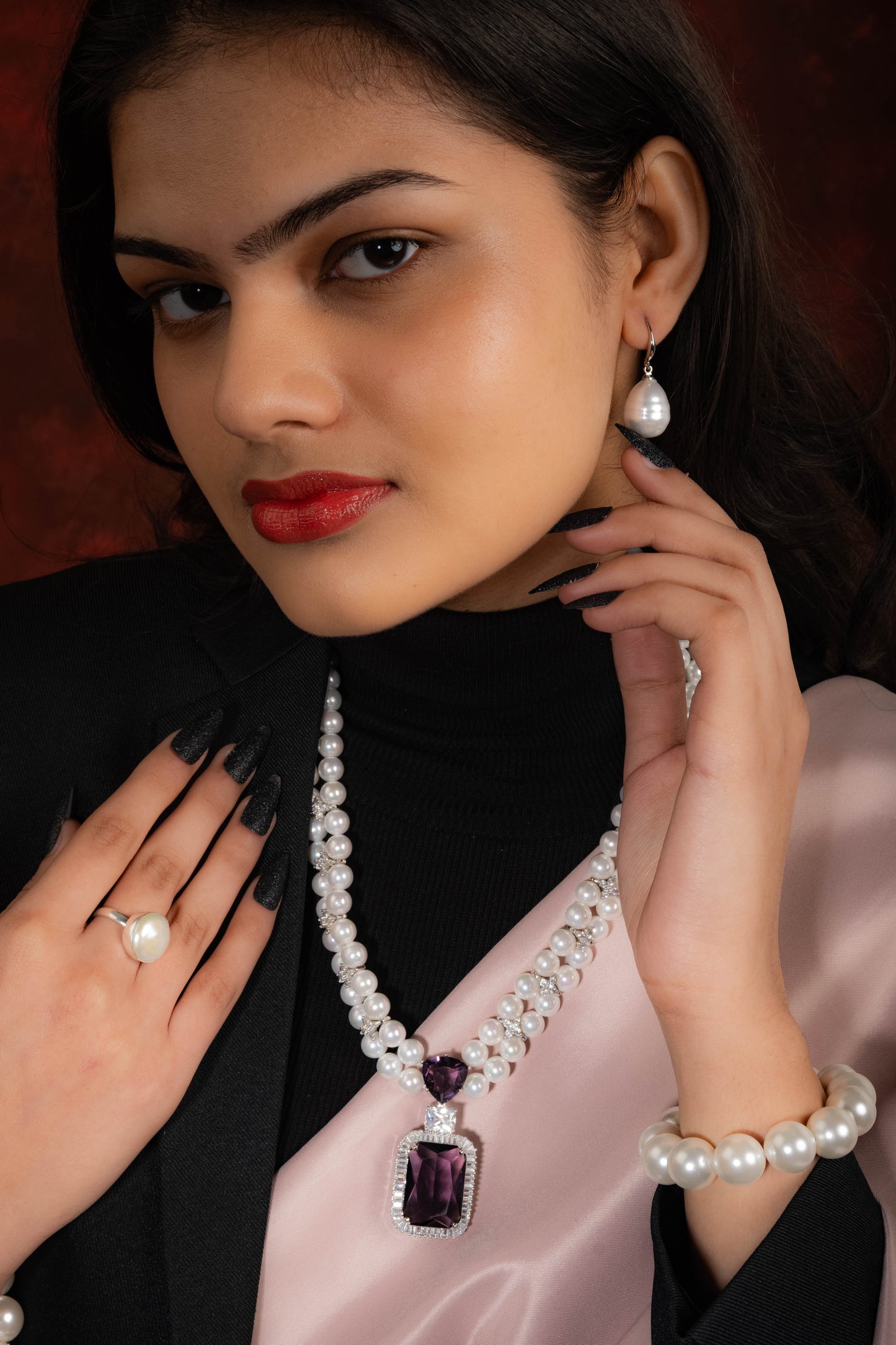 Opulent Lavender Pendant Pearls Necklace