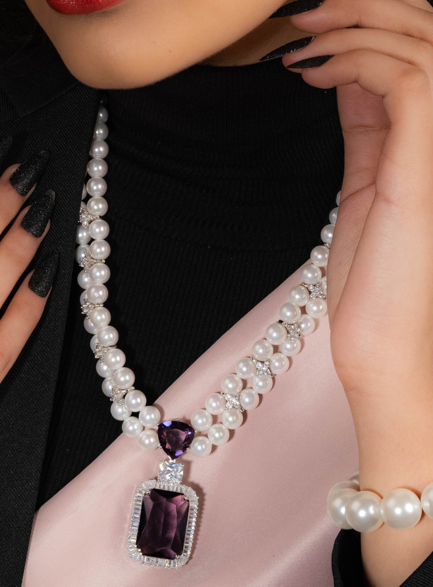 Opulent Lavender Pendant Pearls Necklace
