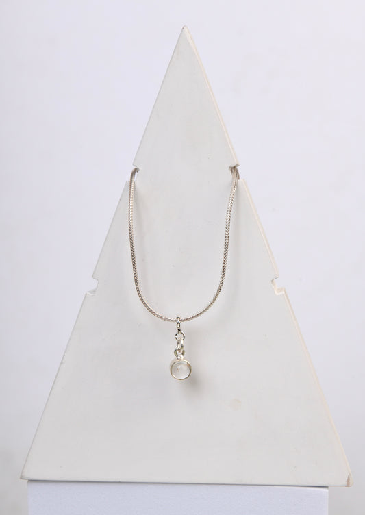Quartz Pendant In Silver Chain