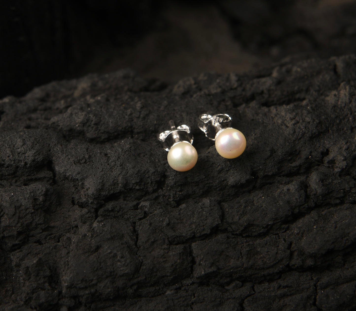 Ivory Freshwater Pearl Studs (6 mm)
