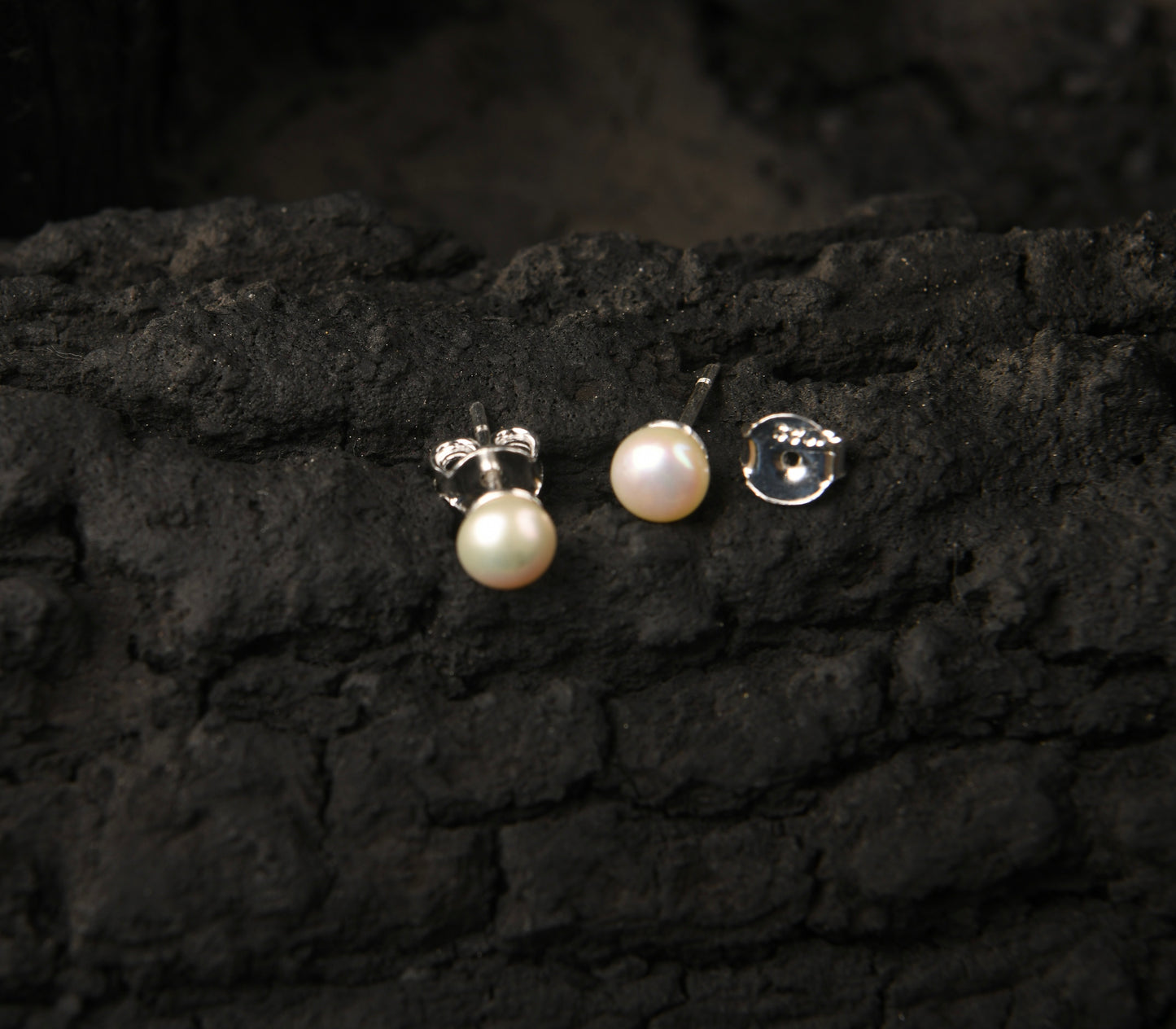 Ivory Freshwater Pearl Studs (6 mm)
