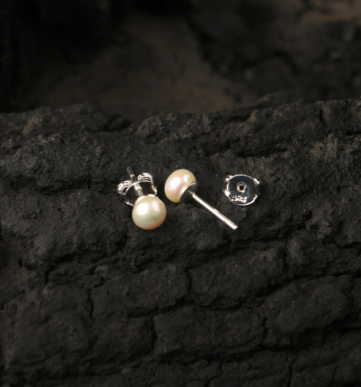 Ivory Freshwater Pearl Studs (6 mm)