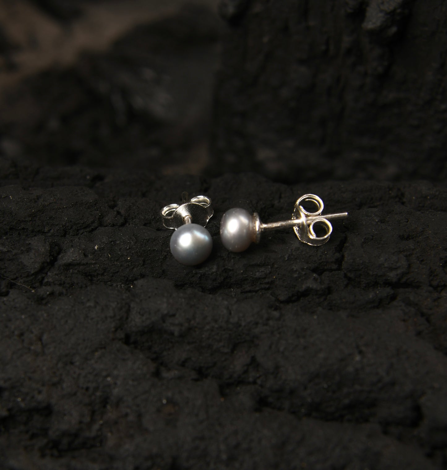 Ash Grey Pearl Studs (6 mm)