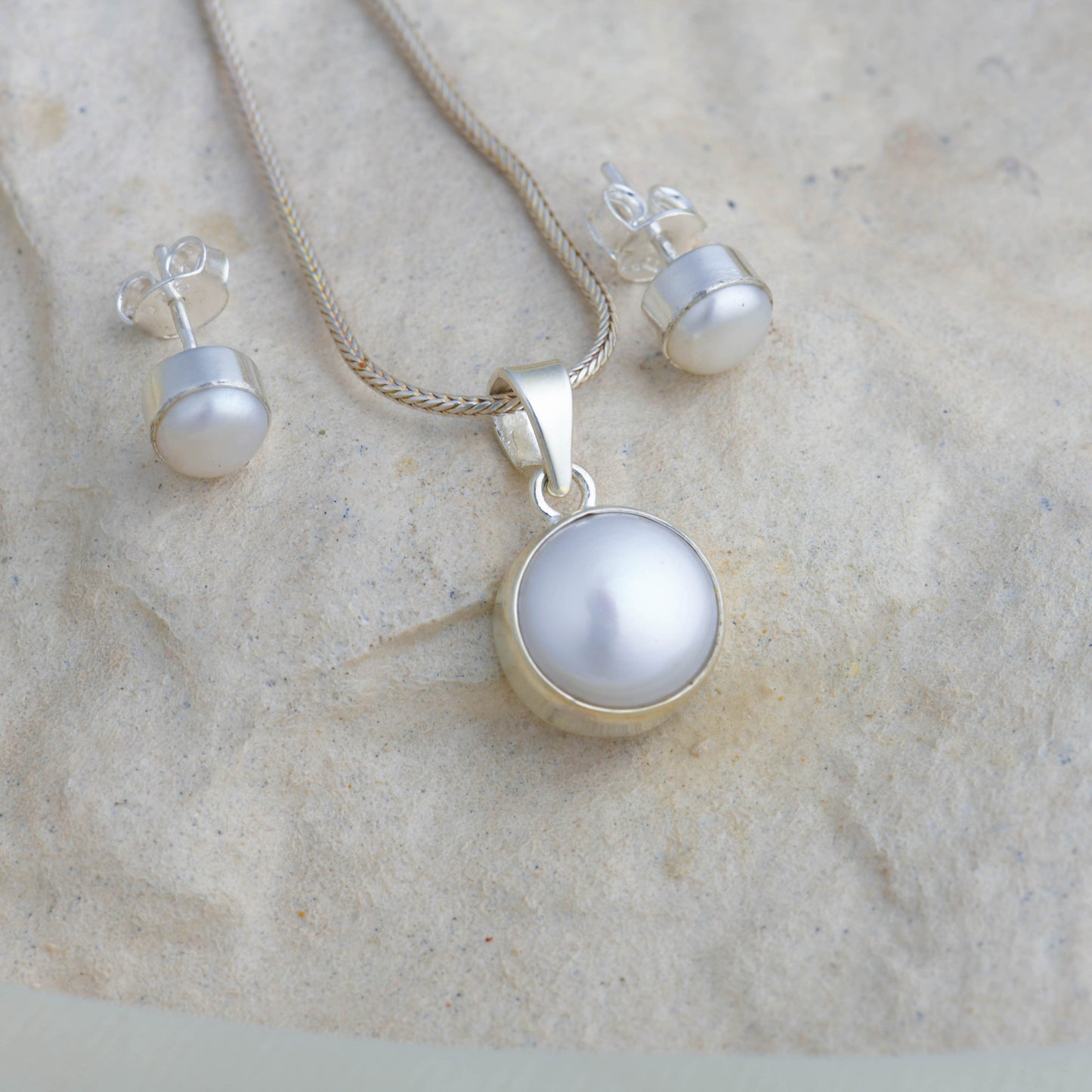 Dreamy Pearl Pendant Set (Without chain)