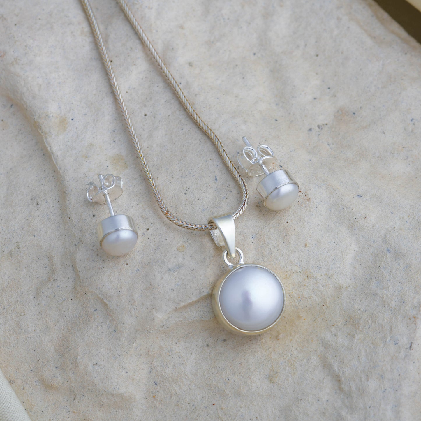 Dreamy Pearl Pendant Set (Without chain)