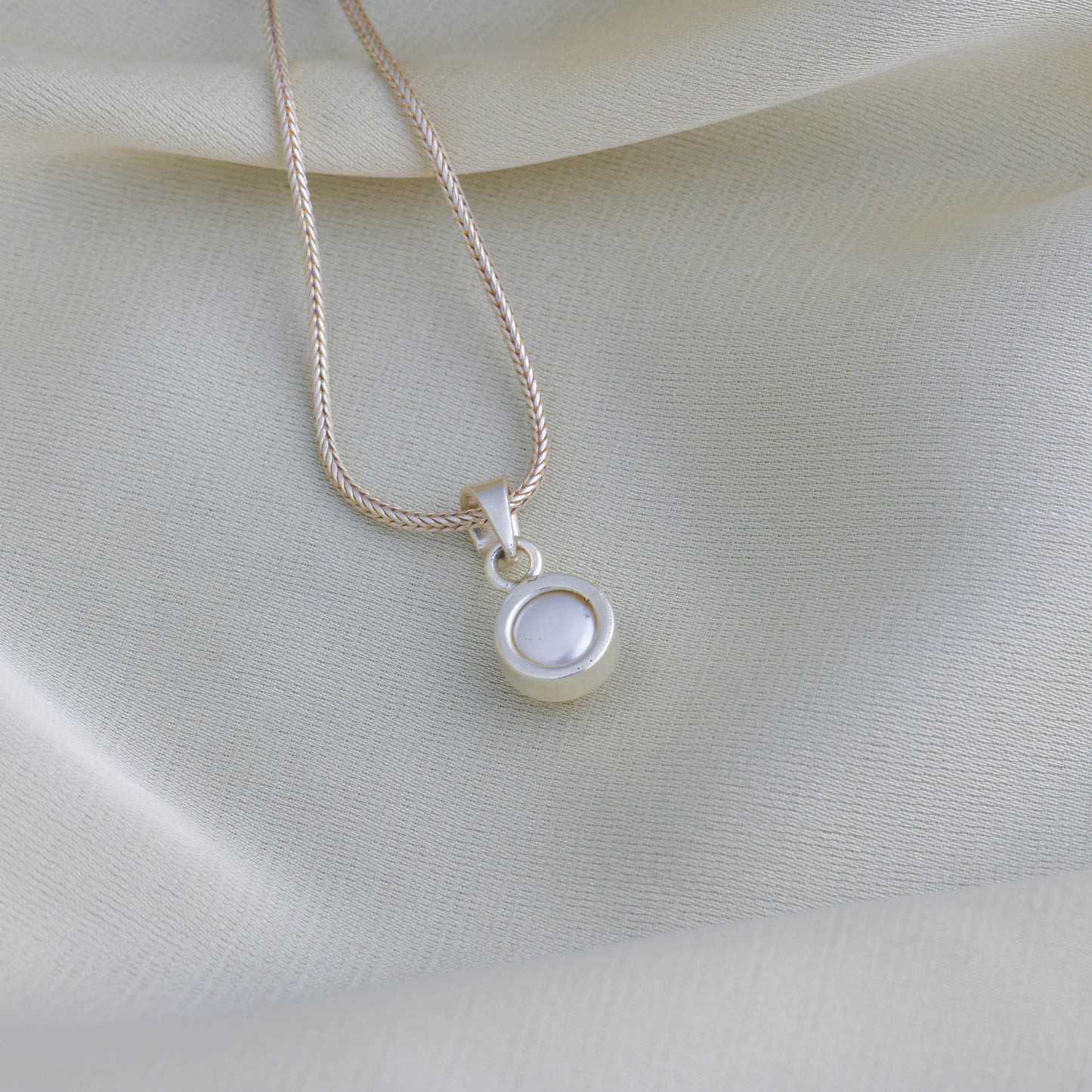 Pearl Bud Minimal Pearl Pendant Set