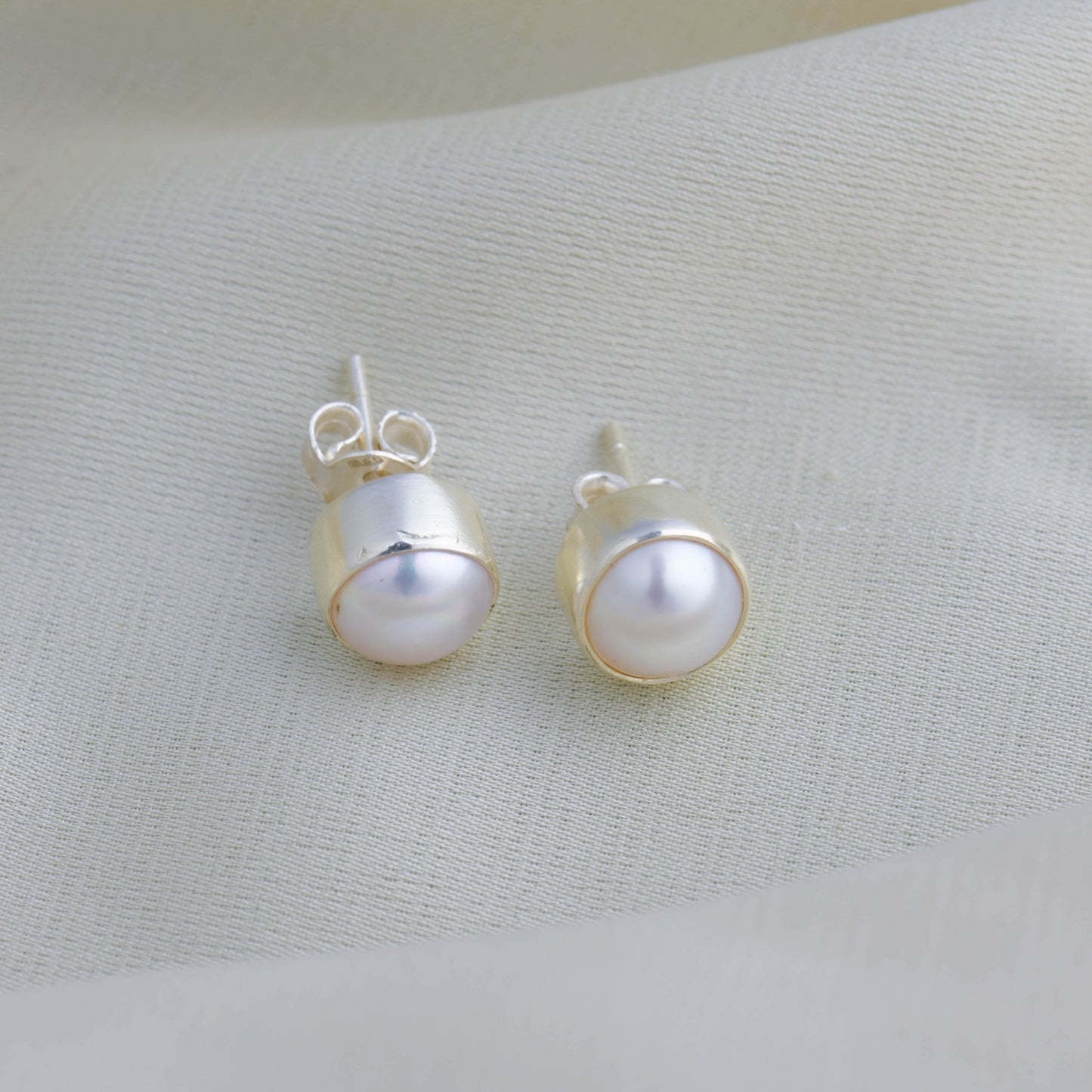 Pearl Bud Minimal Pearl Pendant Set