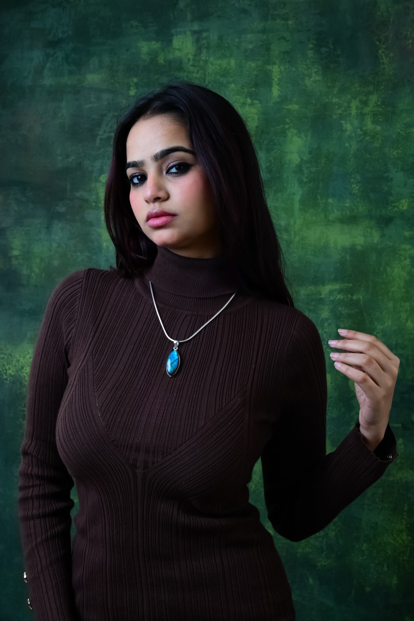 The Labradorite Silver Pendant