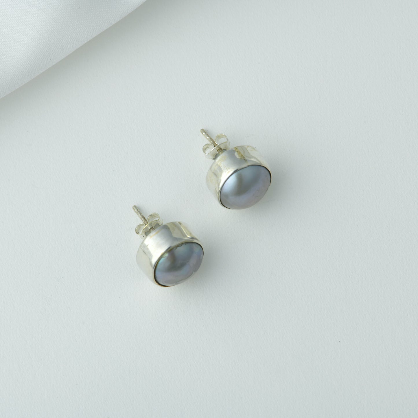 Midnight Pearls Pendant Set (Without chain)